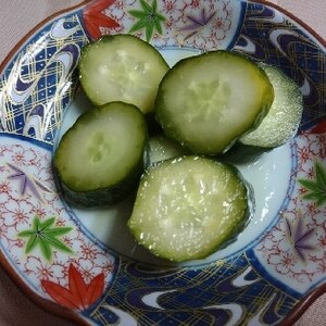 きゅうりの麺つゆとごま油漬け